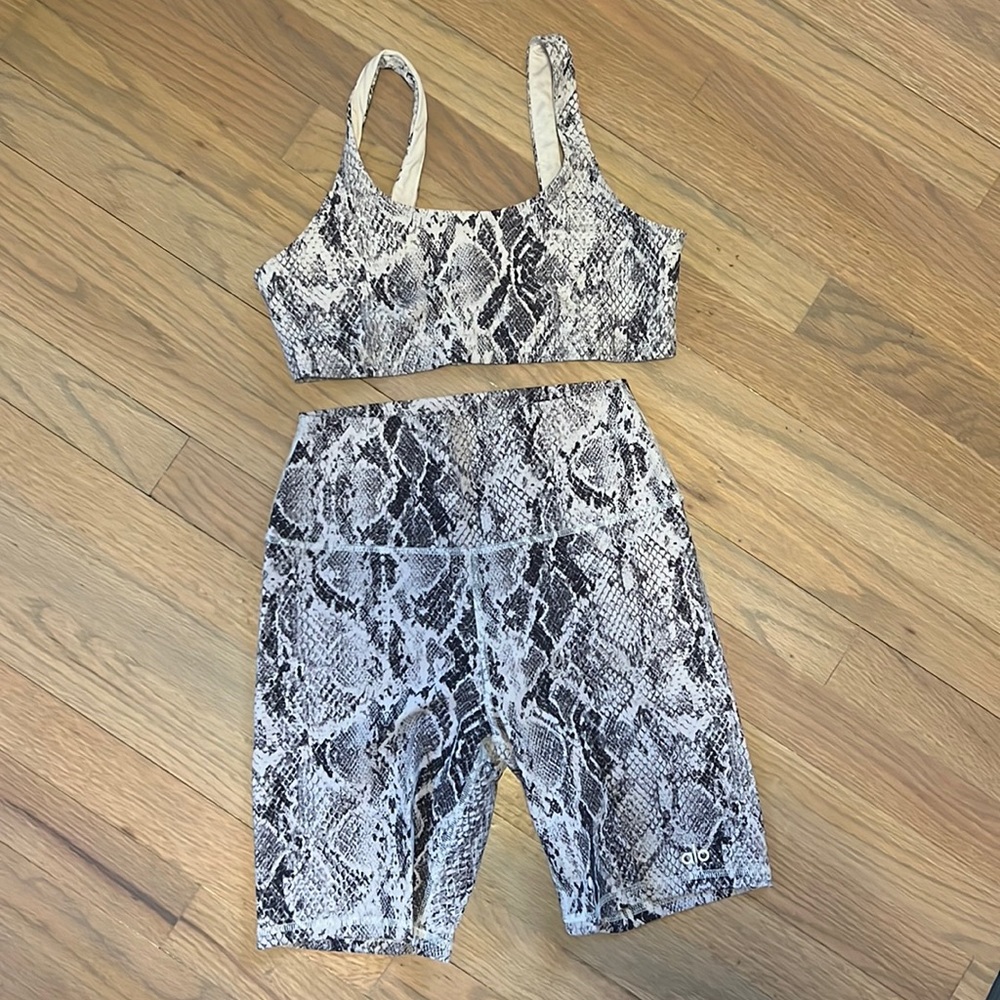 Snake Print Active Crop Top & Biker Shorts Set - Neutral